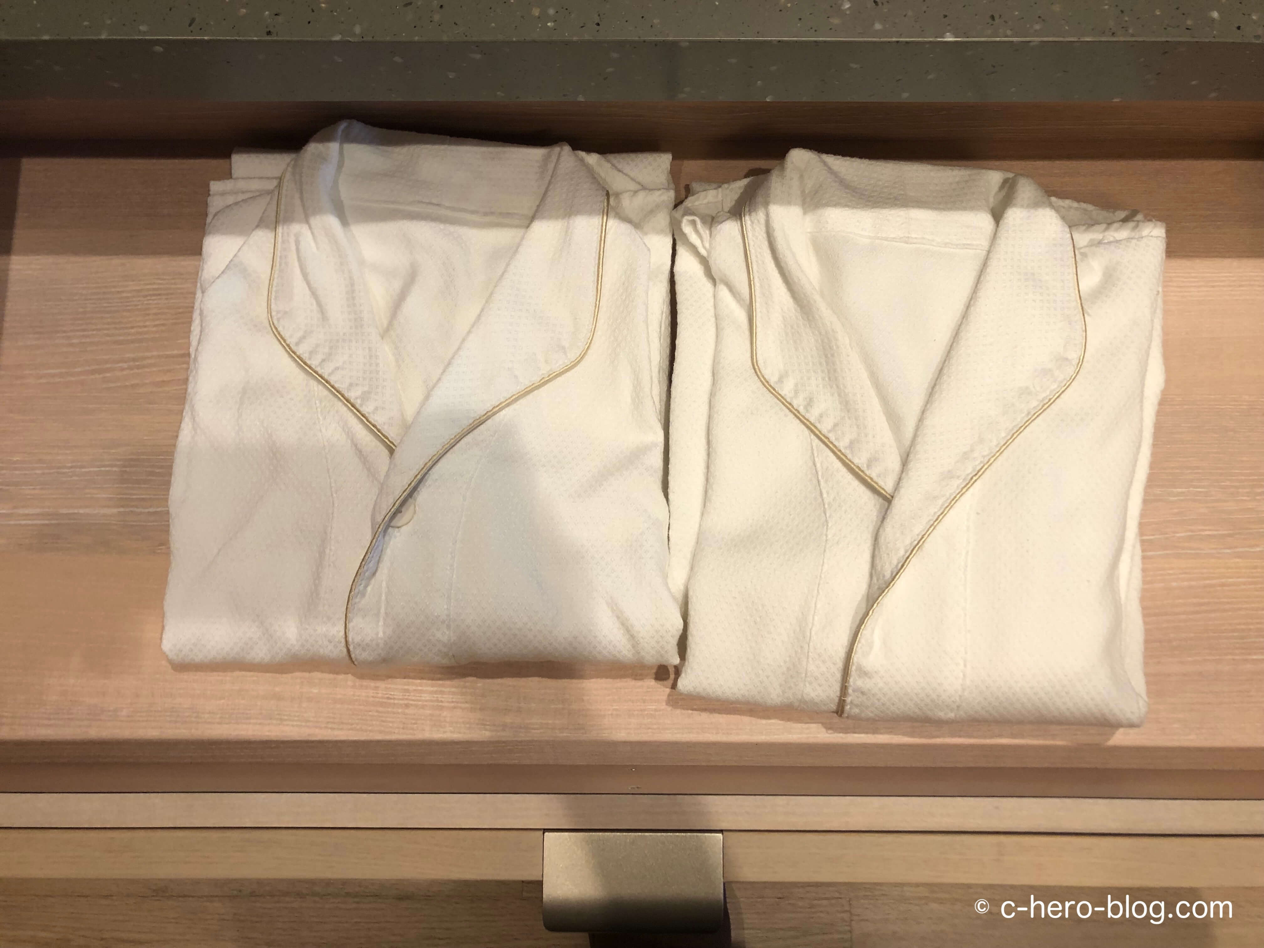 ワッフルガウン / Waffle gowns