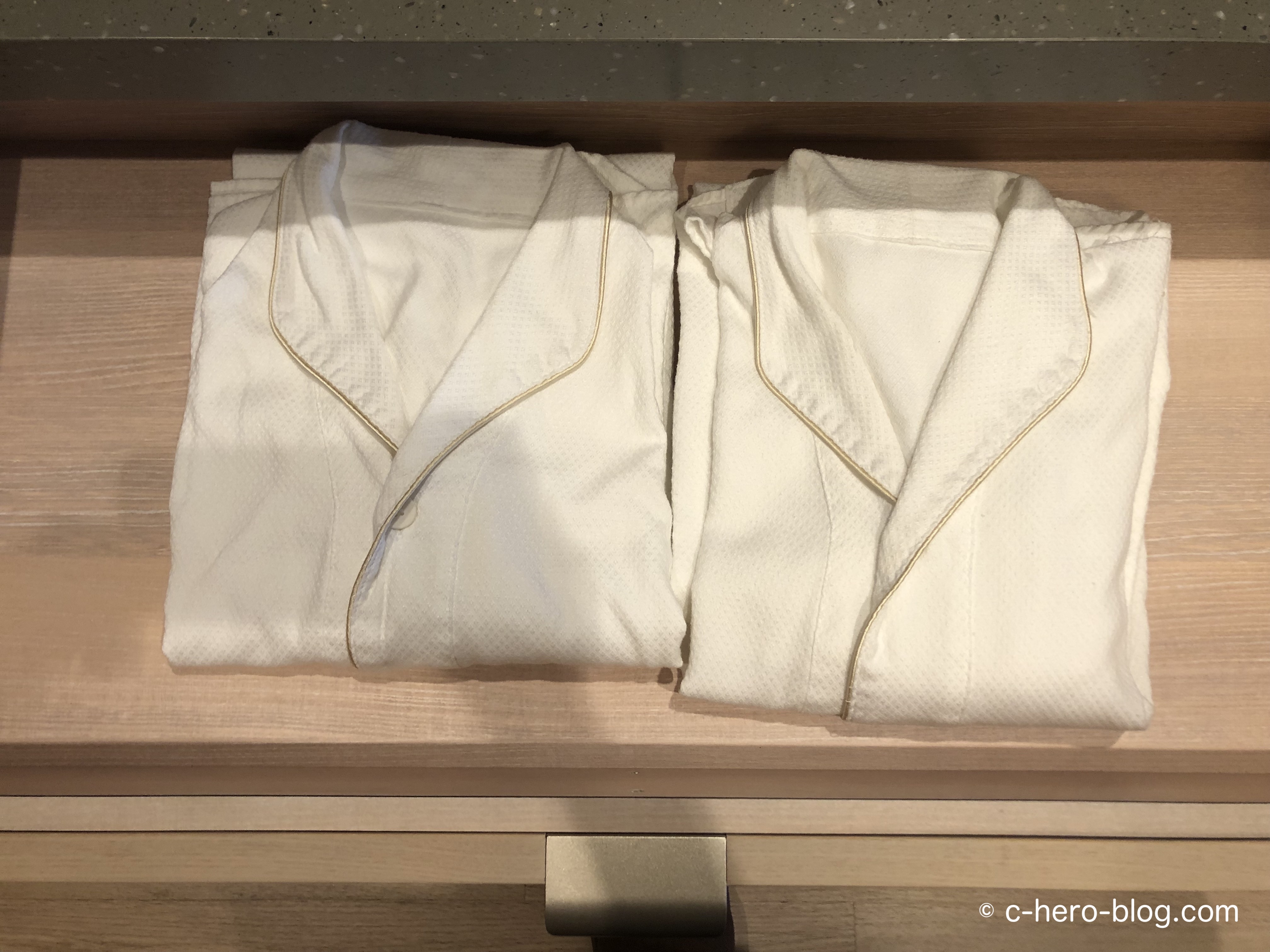 ワッフルガウン / Waffle gowns