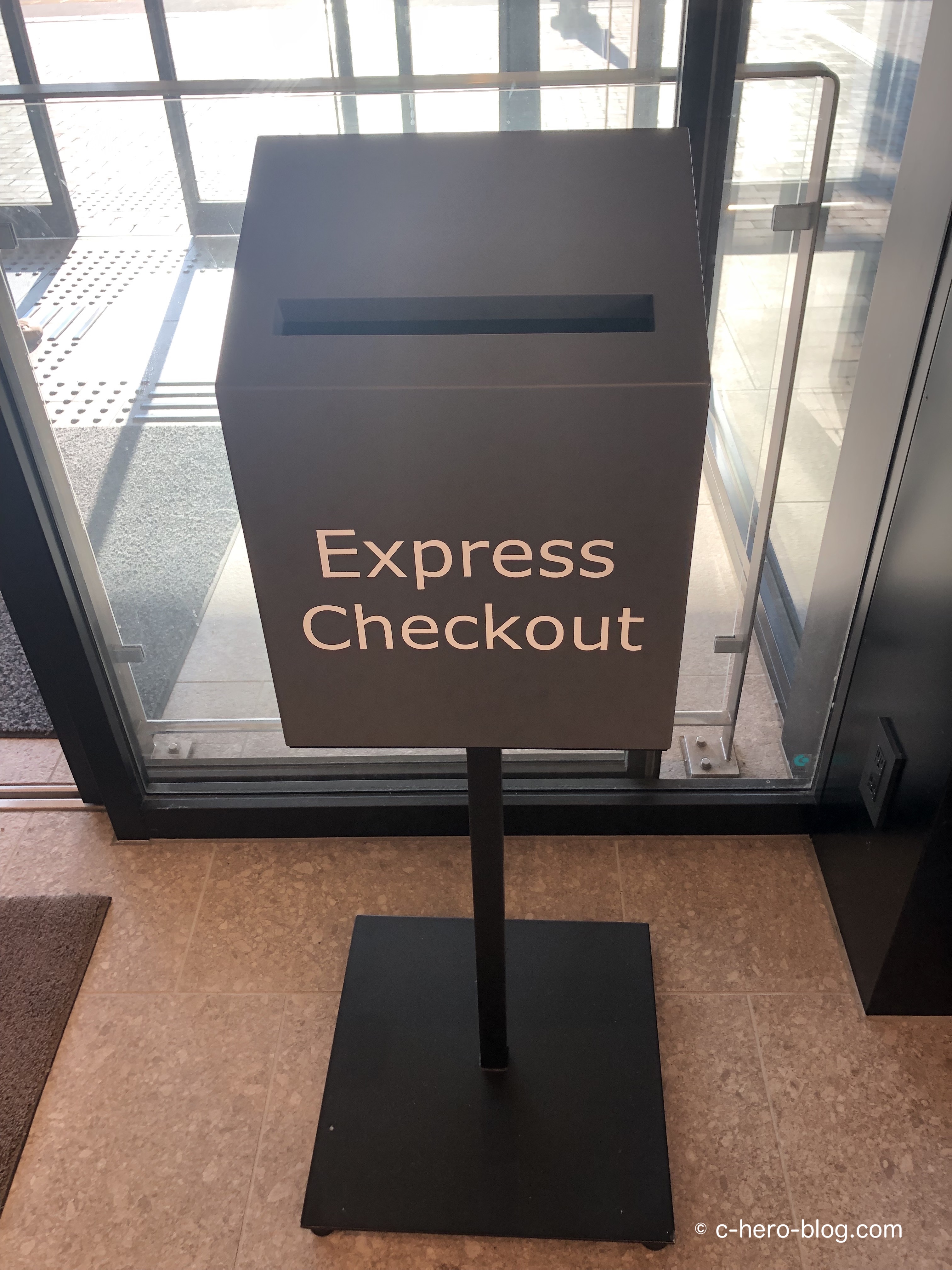 エクスプレスチェックアウト用の箱 / Express checkout box