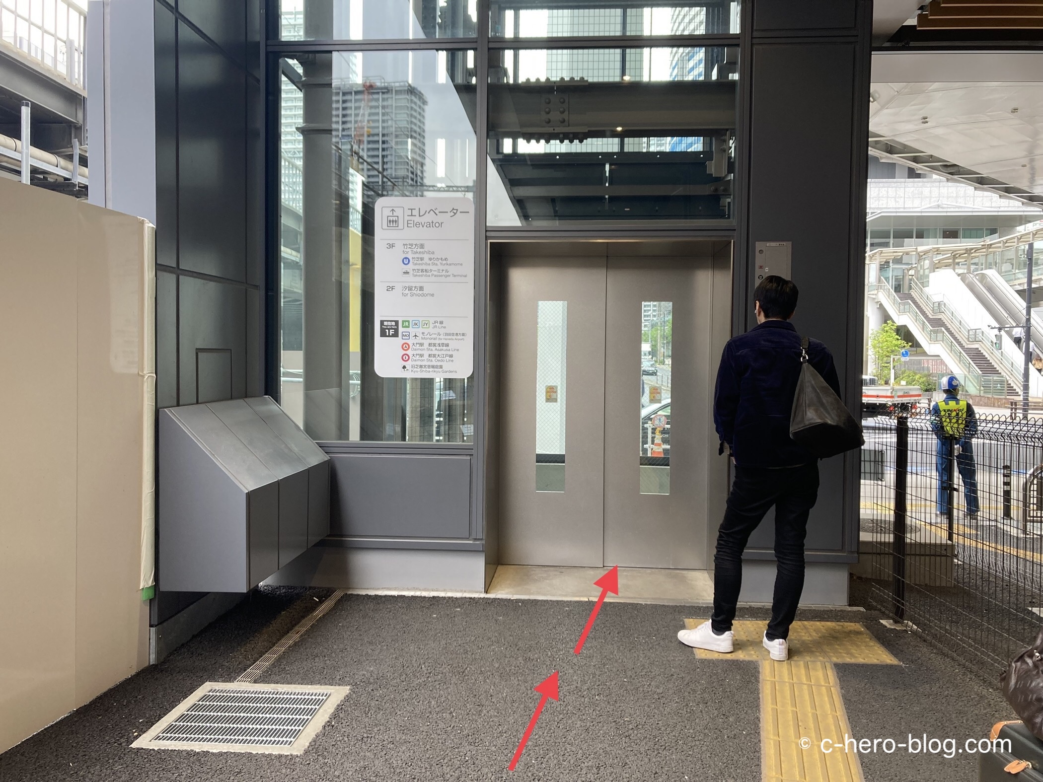 エレベーターに乗って上に上がる / Go up in the elevator