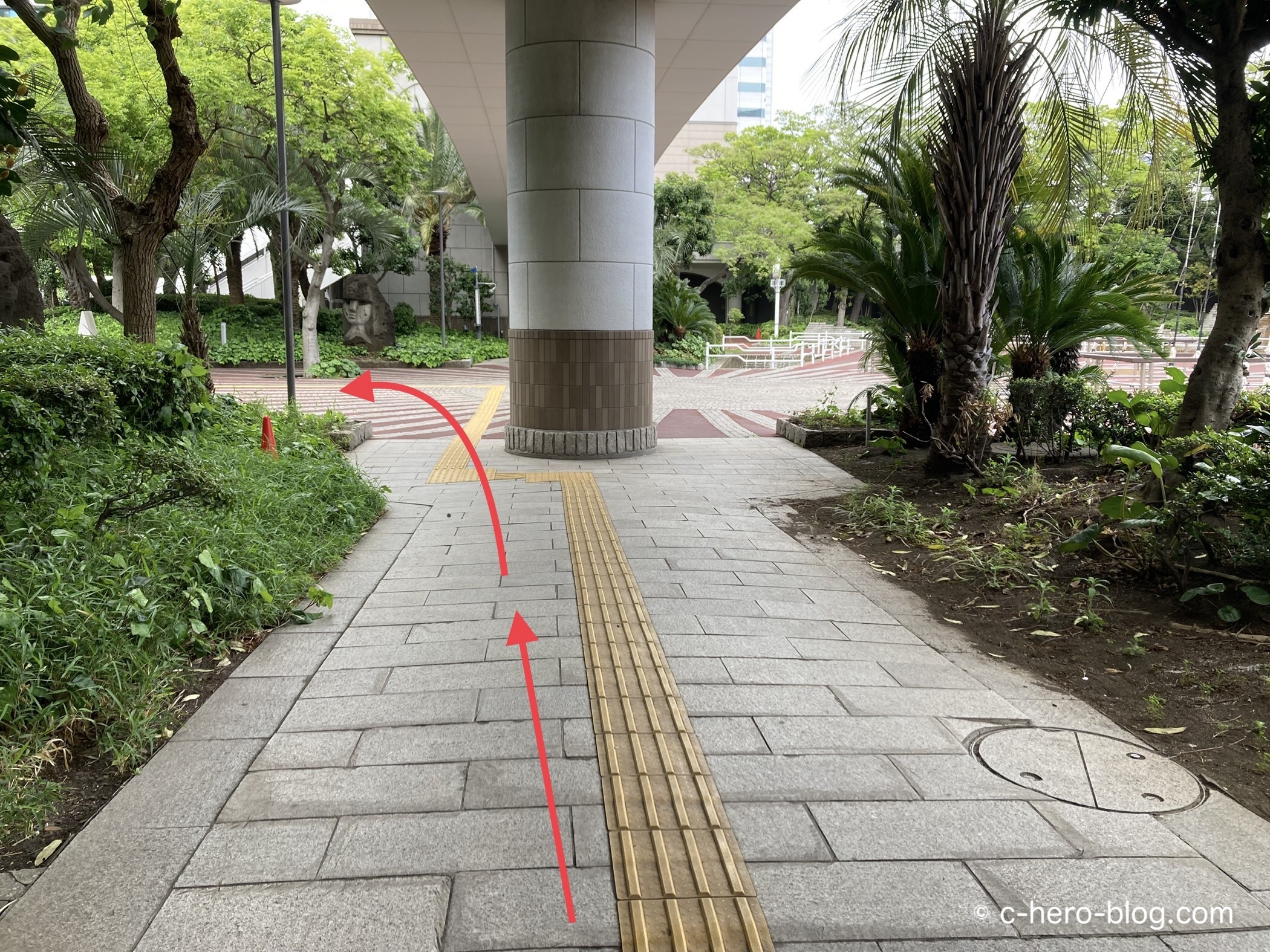 直進後、左方向へ進む / Go straight and turn left